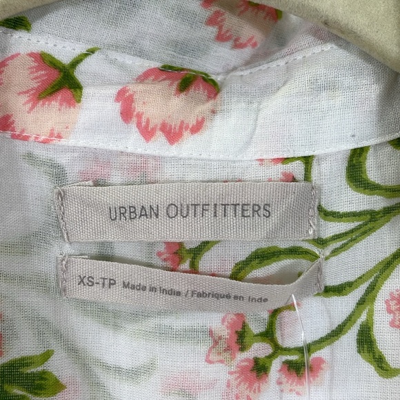 Urban Outfitters Blouse Top XS NWT Floral Boho Print Oversized Pink White - Picture 3 of 9